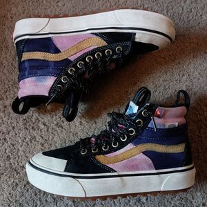 Vans Sk8-Hi MTE-2 Black Sugar Plum White Boots Women's Size 6.5 PRE-OWNED